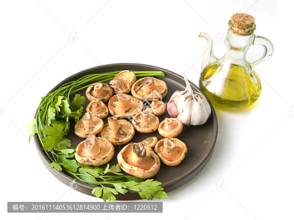 oluve油和蘑菇
