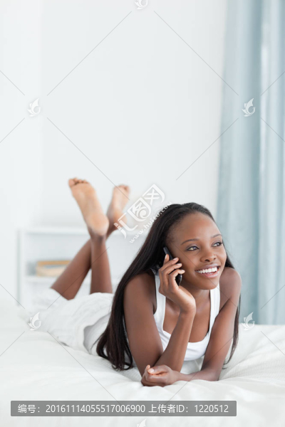 一個(gè)打電話的女人的肖像