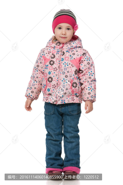 小女孩在秋天的衣服