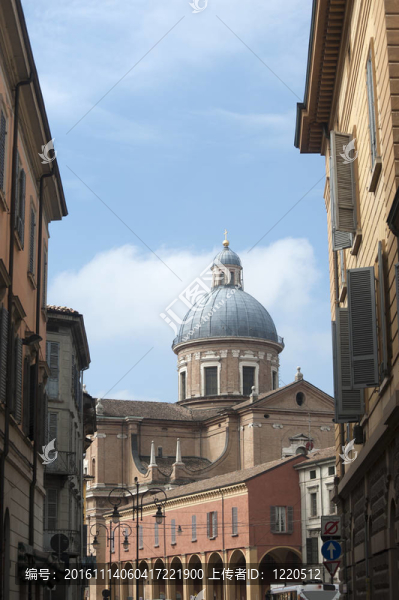 勒佐艾米利亞（Emilia,Romagna；意大利）：城市景觀；與大教堂的圓頂