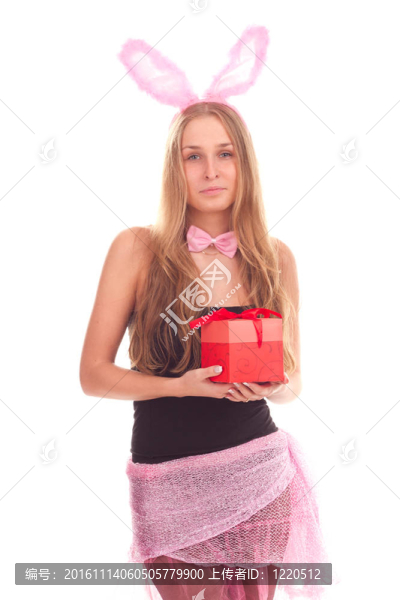 一個打扮成兔子的女孩
