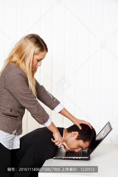 在工作中欺負