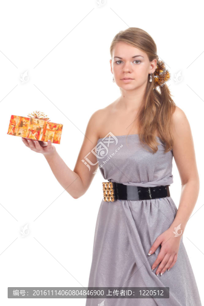 女孩用手中的禮物慶祝圣誕節(jié)