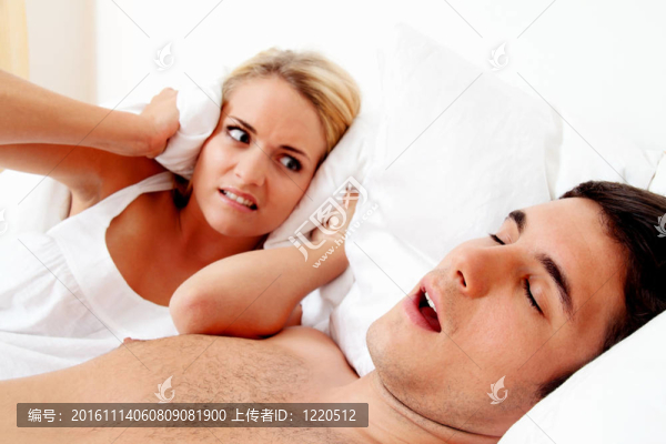 睡覺時打鼾