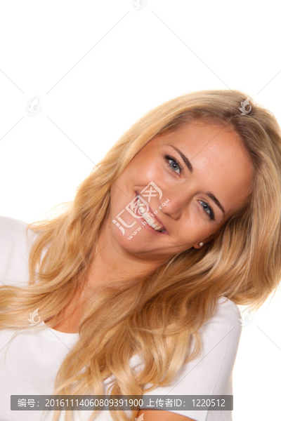 年輕漂亮的女人。愉快的笑容
