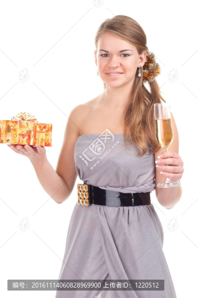 女孩用手中的禮物慶祝圣誕節(jié)
