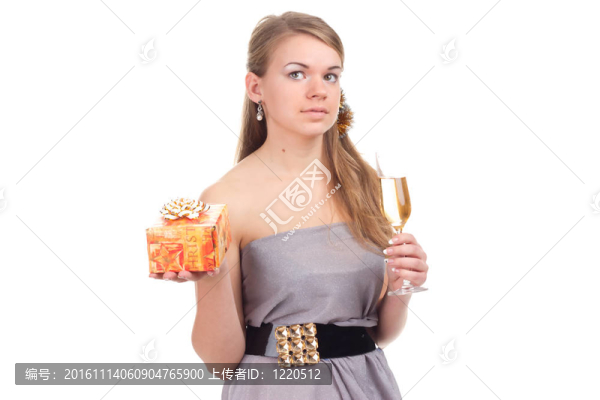 女孩用手中的禮物慶祝圣誕節(jié)