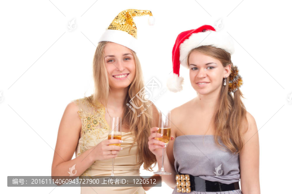 兩個女孩用禮物和眼鏡在自己的工作室慶祝圣誕節(jié)