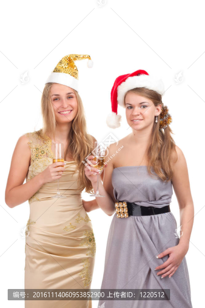 兩個女孩用手拿禮物和眼鏡慶祝圣誕節(jié)