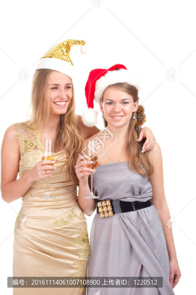 兩個女孩用手拿禮物和眼鏡慶祝圣誕節(jié)