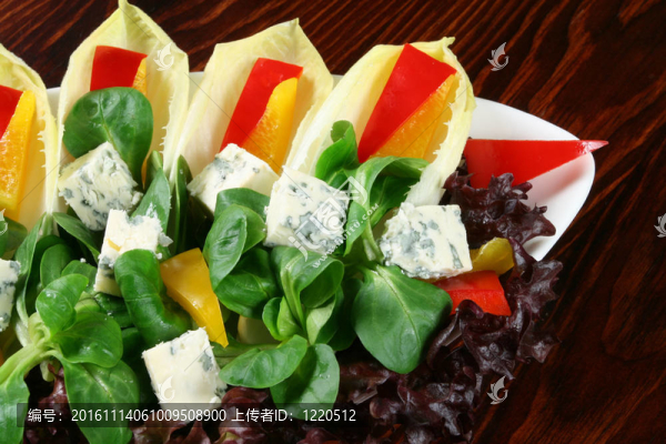 蔬菜沙拉和奶酪