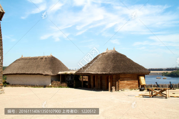 舊傳統(tǒng)木屋（烏克蘭）。