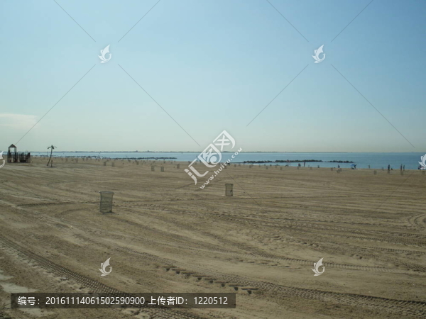空蕩蕩的海灘