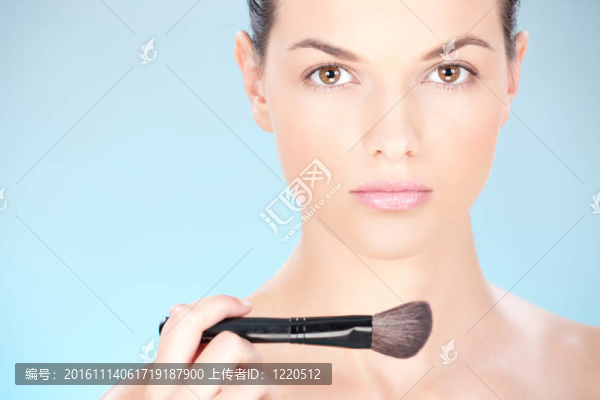 年輕漂亮的女人