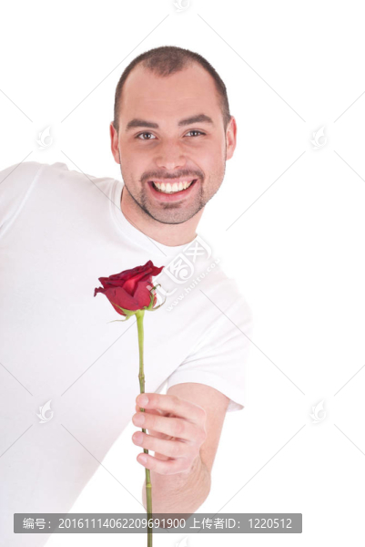手上有花的年輕人