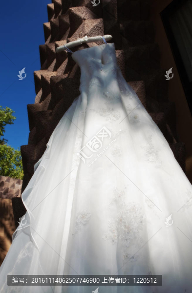 白色的婚紗