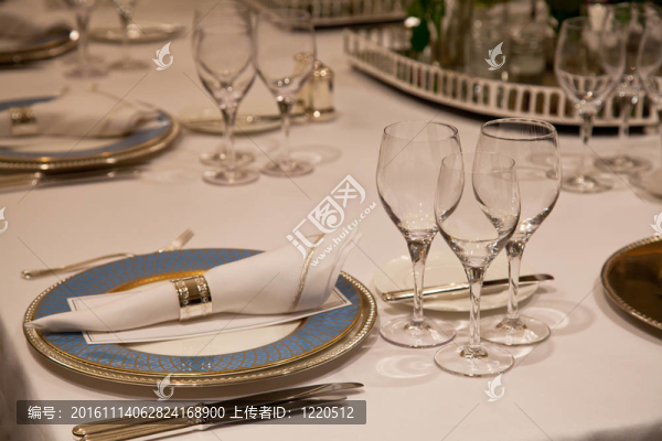 優(yōu)雅的餐桌布置
