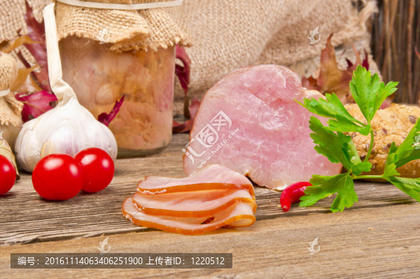 拋光的火腿卷