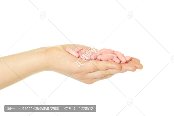 手拿著藥丸