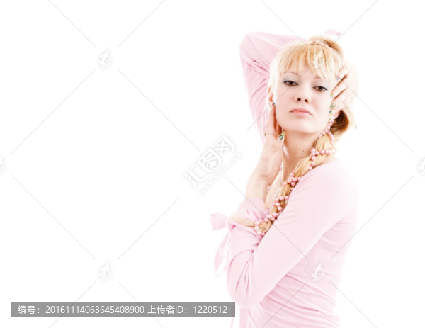 穿粉紅色衣服的女孩