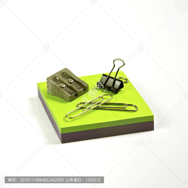 辦公桌；文具