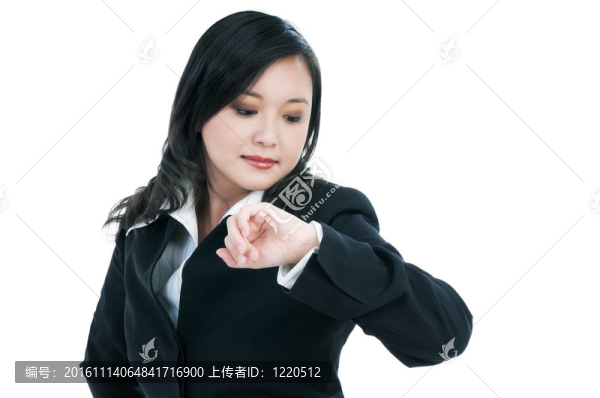 漂亮的女商人檢查時(shí)間