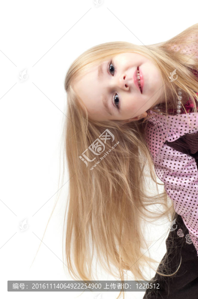 可愛的小女孩長頭發(fā)的肖像