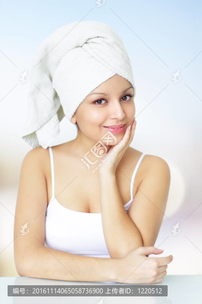 年輕美女洗澡后的肖像