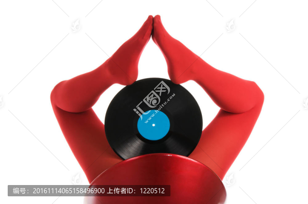 女性腳在紅色長襪與乙烯基記錄