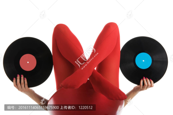 女性腳在紅色長(zhǎng)襪與乙烯基記錄