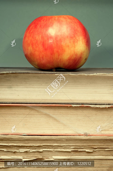 書和蘋果