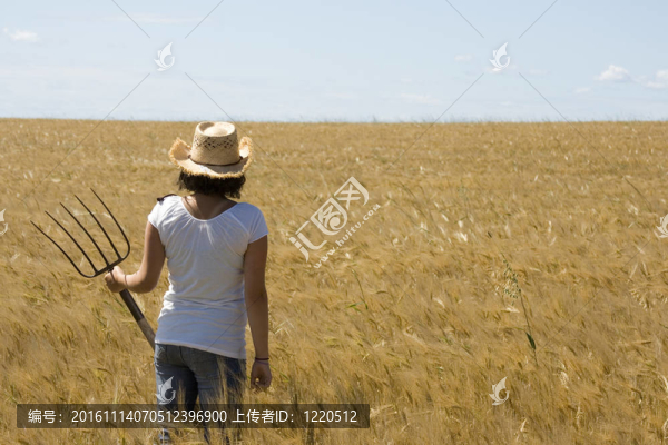 女人擁有一個叉子