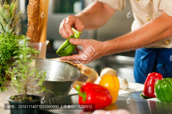 廚師準備蔬菜