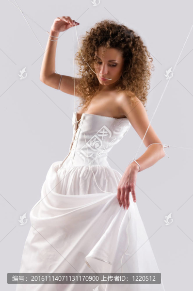 穿婚紗的女人