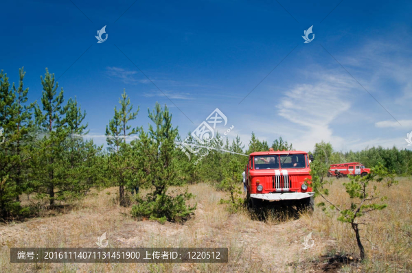 兩輛消防車