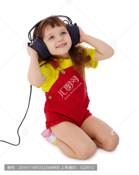 小女孩聽音樂
