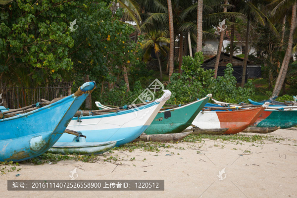 海灘上的漁船