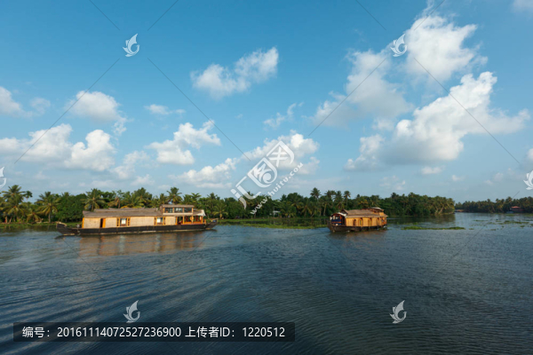 在喀拉拉邦印度一帶的Houseboats；
