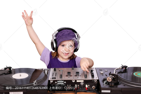 小女孩DJ播放音樂