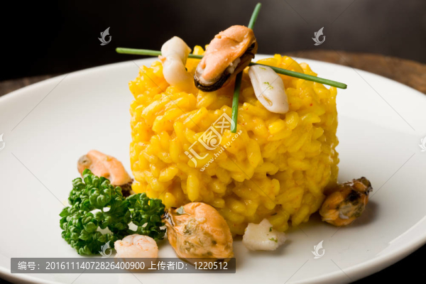 藏紅花和海鮮燴飯