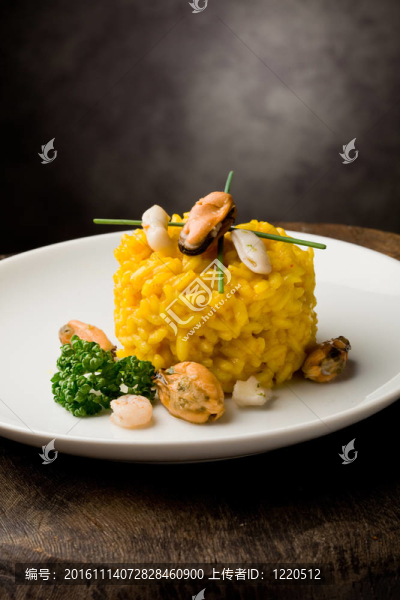 藏紅花和海鮮燴飯