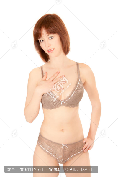 性感的年輕女人在美麗的內(nèi)衣
