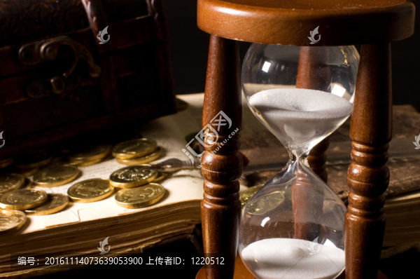 沙漏與書