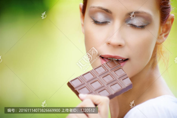 美麗的紅發(fā)女孩