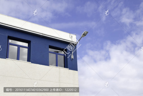 藍(lán)色的窗戶-匯圖網(wǎng) www.fosd68.com 藍(lán)色的窗戶