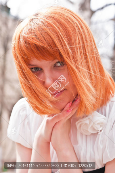 一個(gè)金發(fā)女人的畫(huà)像