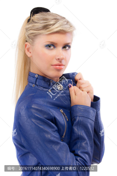 穿深藍(lán)色衣服的女孩的肖像