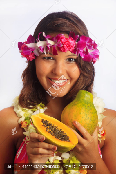 女孩與花蕾和水果