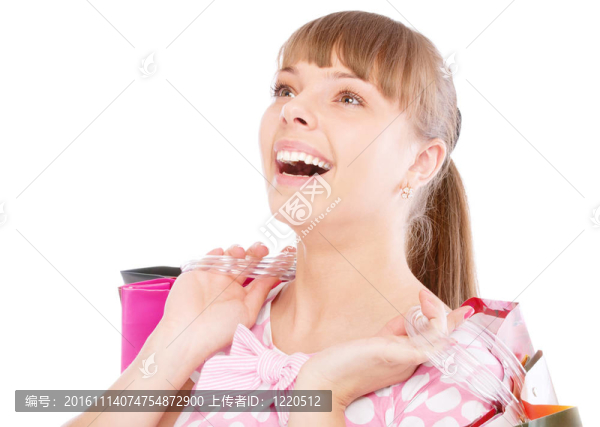 年輕婦女從商店購買