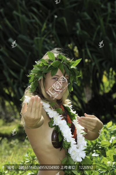 夏威夷舞在夏威夷的一個十幾歲的女孩